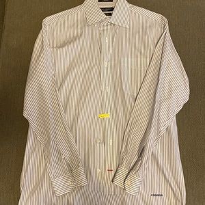 Tailored fit dress shirt.